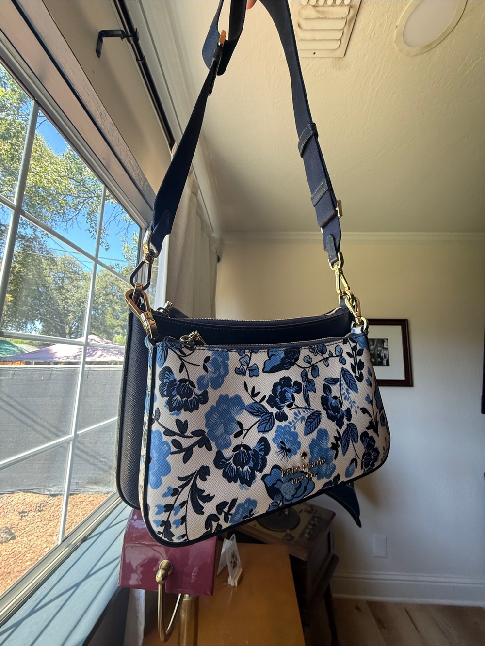 Kate Spade 2fer Blue and White Floral crossbody Bag with Gold Hardware - Picture 3 of 6